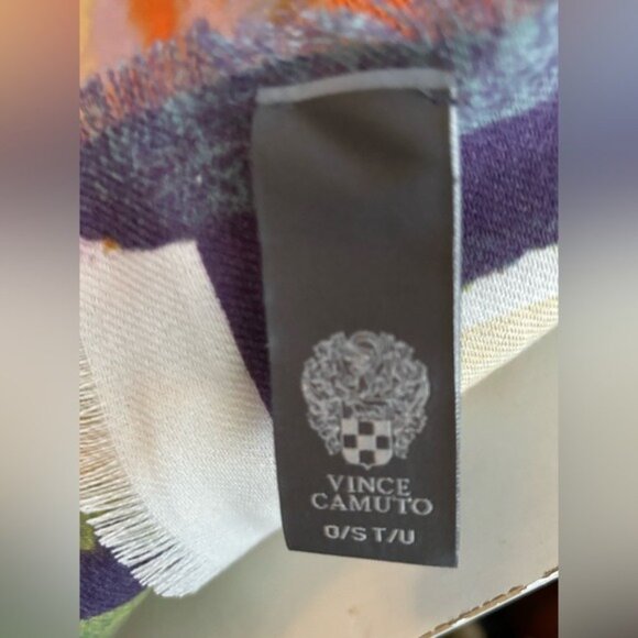 Vince Camuto Oversized Floral Scarf Wrap With Eyelash Fringe And Multi-Color Des - Picture 4 of 5